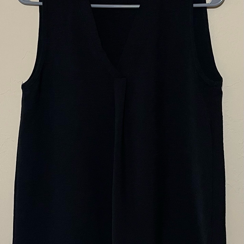 Elegant Black V-Neck Sleeveless Top